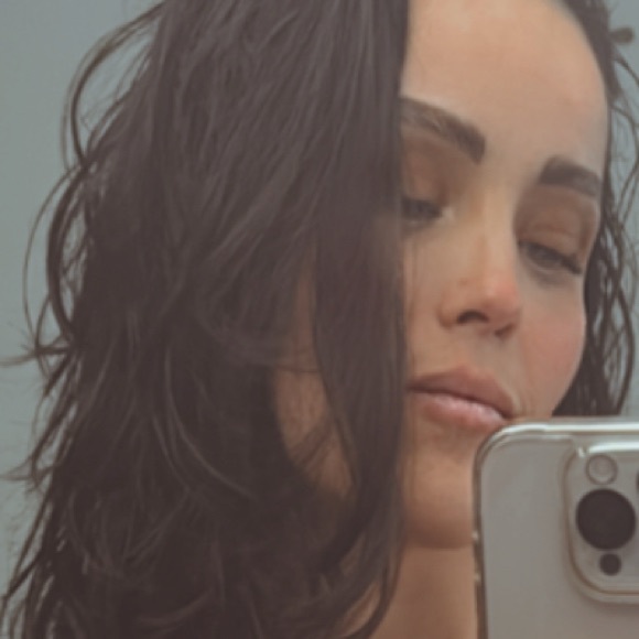 Meet your Posher,  ❤️PerlaLike this listing to get notified when I go like ❤️ - Picture 2 of 11